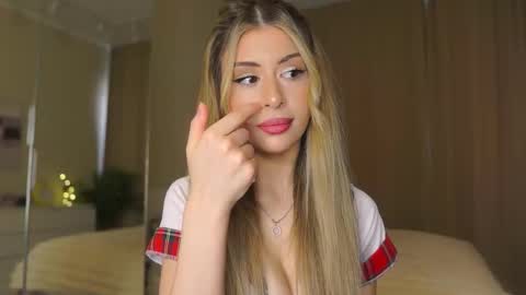 Moni Monica online show from March 11, 8:17 am