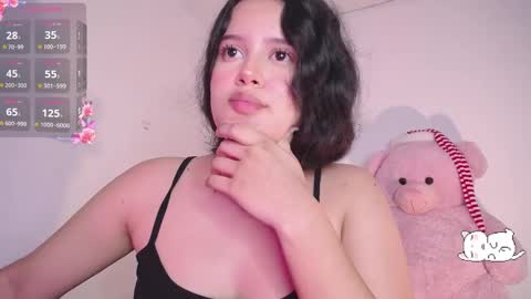 Snapshot of holly_16 chatting on December 6, 11:08 pm holly_16 online show from December 6, 11:08 pm