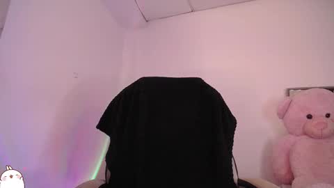 holly_16 online show from October 30, 1:50 am