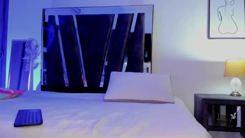 Snapshot of holly_29_m chatting on September 26, 2:30 am Mara online show from September 26, 2:30 am