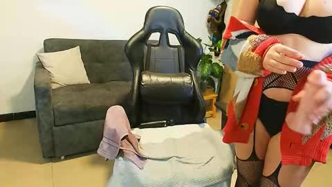 Holly and Honey online show from October 23, 9:48 pm