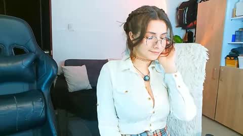 Holly and Honey online show from February 25, 10:24 pm