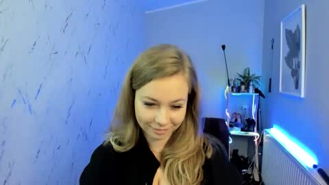 Snapshot of holly_bb95 chatting on September 29, 5:12 pm Holly online show from September 29, 5:12 pm