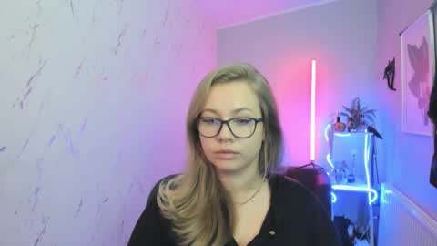 Holly online show from October 21, 6:00 pm