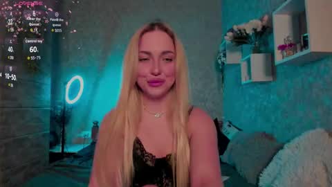holly_molly8 online show from October 31, 7:36 pm