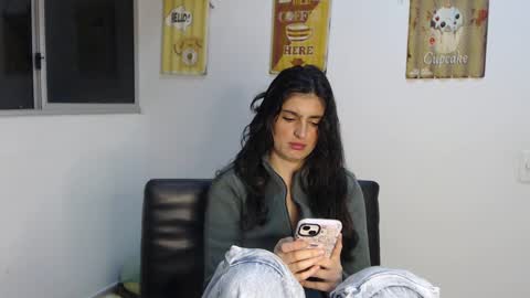 hollyshit_ online show from March 1, 1:21 am