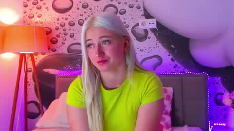 HollyTaillor online show from December 2, 12:58 pm