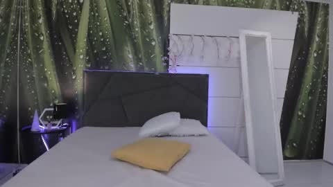HollyTaillor online show from May 20, 6:10 am