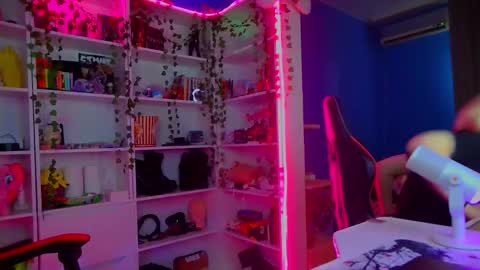 holy_mistresss online show from October 22, 10:18 am