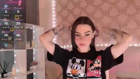 Mia online show from November 16, 4:14 am