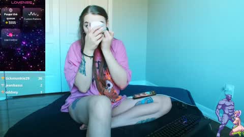 Snapshot of holyweed420 chatting on January 17, 10:12 pm Viktoria online show from January 17, 10:12 pm