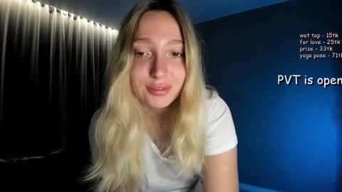 Snapshot of honey_honey_honey chatting on September 19, 8:23 pm Honey and Misa online show from September 19, 8:23 pm