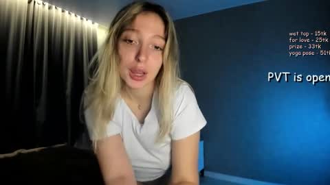 Snapshot of honey_honey_honey chatting on October 11, 8:56 pm Honey and Misa online show from October 11, 8:56 pm