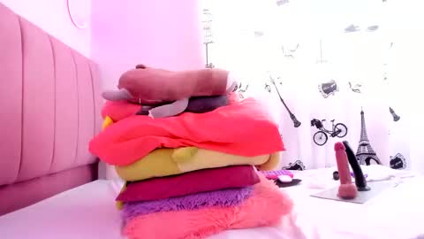 Snapshot of honey_jhenna chatting on September 18, 4:44 pm Jhenna martinez online show from September 18, 4:44 pm