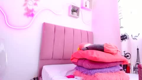 Snapshot of honey_jhenna chatting on September 16, 3:48 pm Jhenna martinez online show from September 16, 3:48 pm
