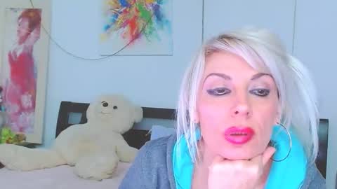 honey_lara online show from January 19, 2:43 am