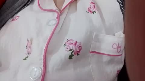 honey_yuzu online show from April 18, 5:20 am