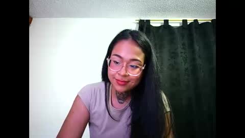 honeyblue1233 online show from March 15, 12:04 am