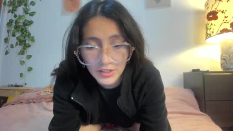 Snapshot of honeymoon1212 chatting on October 30, 12:33 am Mila K online show from October 30, 12:33 am