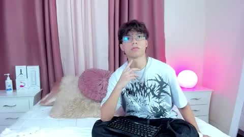 honeymoon_sariel online show from November 30, 9:00 pm