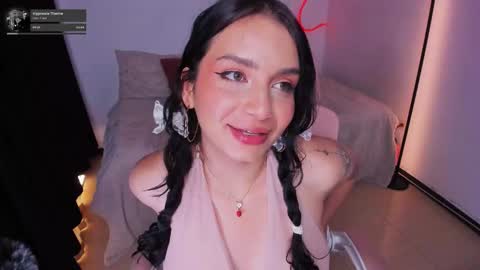 Snapshot of honeymoontea chatting on September 24, 1:56 am online show from September 24, 1:56 am