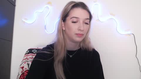 honeyveil online show from March 12, 11:14 am