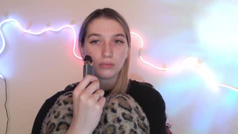 honeyveil online show from April 14, 1:58 pm