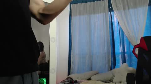 Snapshot of honeywhisper69 chatting on September 27, 7:33 pm honeywhisper69 online show from September 27, 7:33 pm