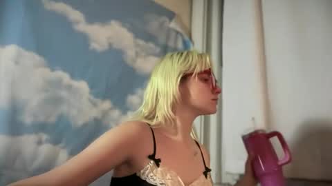 Emi Rose online show from September 16, 7:33 am