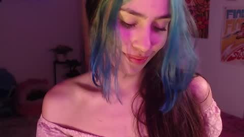 Snapshot of honeyypeaach chatting on December 5, 2:26 am    online show from December 5, 2:26 am