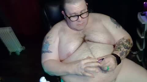 Snapshot of hoosierdaddyxl chatting on December 22, 5:33 am Sir online show from December 22, 5:33 am