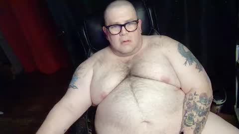 Snapshot of hoosierdaddyxl chatting on December 8, 4:55 am Sir online show from December 8, 4:55 am