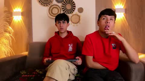 hoot_booys_ online show from January 6, 9:08 pm