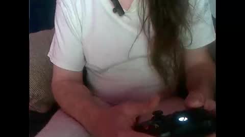 hopps28 online show from December 30, 1:37 am