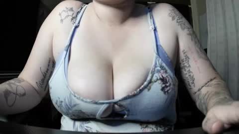 Snapshot of horny_amature_couple chatting on February 5, 6:48 pm Misty online show from February 5, 6:48 pm