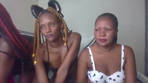 Snapshot of horny_lainie chatting on September 29, 6:29 pm horny_lainie online show from September 29, 6:29 pm
