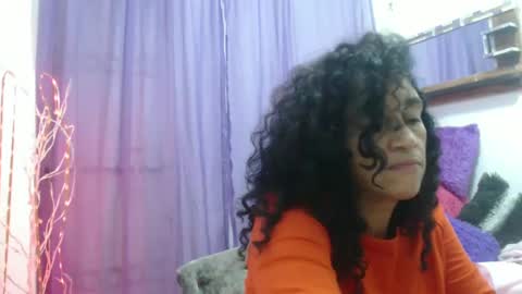 Snapshot of horny_mommy17 chatting on October 6, 11:44 pm armina online show from October 6, 11:44 pm
