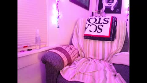 Snapshot of horny_willing_ready chatting on December 22, 6:39 am Horny Willing Ready online show from December 22, 6:39 am