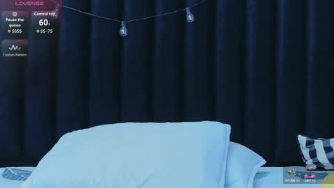 Khloe  online show from October 3, 5:43 pm