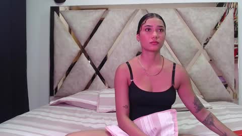 Snapshot of hornygirl_20000 chatting on October 12, 11:39 pm hornygirl_20000 online show from October 12, 11:39 pm
