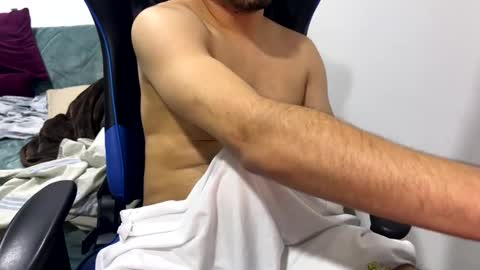 Snapshot of hornylatino229 chatting on February 17, 4:39 pm hornylatino229 online show from February 17, 4:39 pm