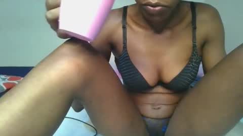Snapshot of hornylittleprinces chatting on October 15, 12:03 am Princes online show from October 15, 12:03 am