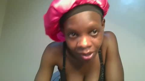 Snapshot of hornylittleprinces chatting on October 13, 12:01 am Princes online show from October 13, 12:01 am