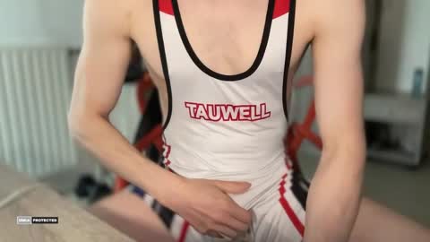 Travis online show from April 27, 4:48 pm