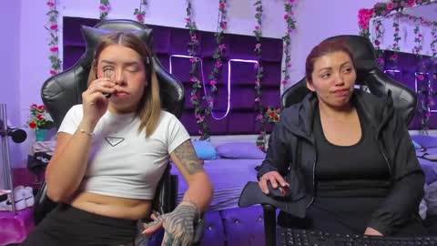 Snapshot of hornyy_mom chatting on October 7, 2:13 pm hornyy mom online show from October 7, 2:13 pm