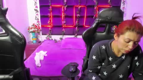 Snapshot of hornyy_mom chatting on February 20, 12:36 pm hornyy mom online show from February 20, 12:36 pm