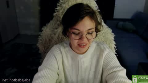 Snapshot of hot_babayaga chatting on March 3, 6:35 pm online show from March 3, 6:35 pm