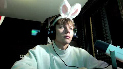 Hot boy 2002 online show from December 30, 12:42 pm