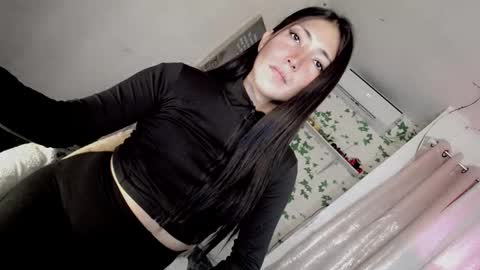 its me CLAUDIA online show from October 3, 8:33 am