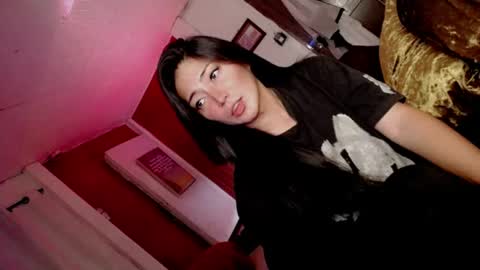 its me CLAUDIA online show from June 29, 4:53 am